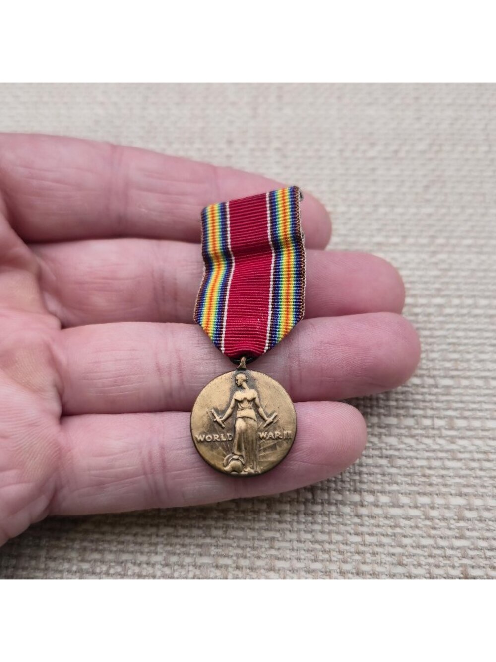 Vintage WWII World War 2 Victory Ribbon Lapel Pin Medal A8867